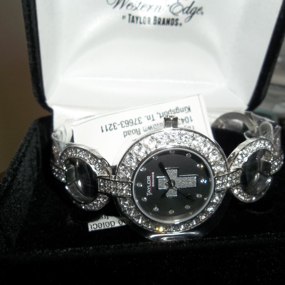 Western Edge women's wristwatch, silvertone, NEW